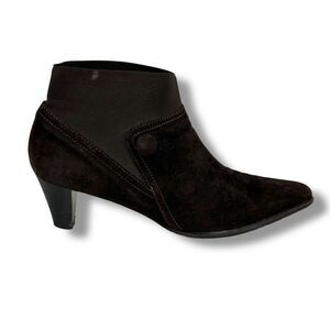 Prevata Women's 9B Kitten Heeled Bootie Brown‎ Italian Suede Retro Dark Academia